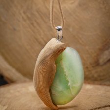 Ręcznie rzeźbiony wisiorek z drewna wiązu, awenturyn – biżuteria z duszą natury - pirografia prezent dla kobiety dla niej Unique Jewelry
