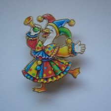 METALOWA EMALIOWANA PRZYPINKA PIN KACZKA GRAJĄCA NA TRĄBCE