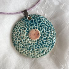 Naszyjnik z ceramicznym wisiorem