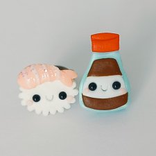 Sushi i Sos Sojowy Śmieszne Kolczyki Śmieszny Prezent Miniaturowe Jedzenie Kawaii Japonia