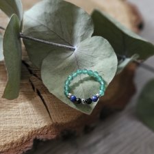 Elastyczny pierścionek z onyksami i lapis lazuli