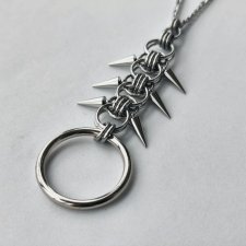 Gotycka zawieszka z kolcami i dużym ringiem – industrial, punk, dark alternative męska damska unisex męski damski