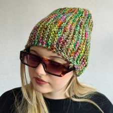 Kolorowa mała czapka beanie wełniana z alpaką – ręcznie wykonana w Polsce