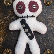 Creepy lalka potworek