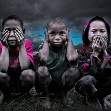 nie widzieć, nie słyszeć, nie mówić, Papua Zachodn